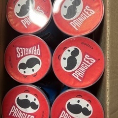 ビスコ8個、プリングルズ6個の画像