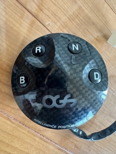 30 プリウス用　ボタンシフトカーボン柄