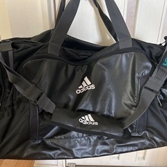 adidas ボストンバッグの画像