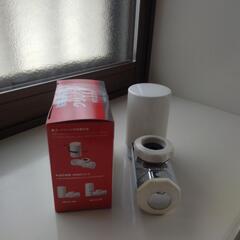 未使用浄水器カートリッジ２個入りと中古浄水器の画像