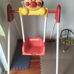 子供　アンパンマン　ブランコ