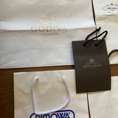 【PRADA,Armani,モルトンブラウン,GODIVA,RIMOWAなど】ブランド紙袋、16枚の画像