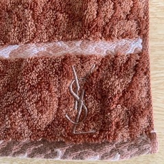 【未使用品】イヴ・サンローラン　ハンドタオルの画像