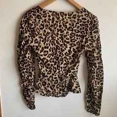 【H&M】レオパ柄　カシュクール　トップスの画像