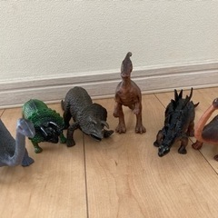 恐竜　フィギュア