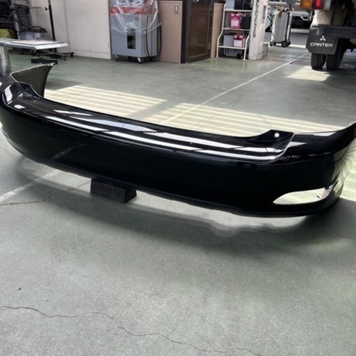 車のパーツ  ハリアーリヤバンパー