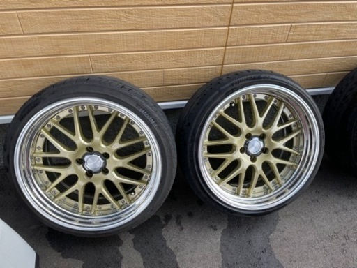 車のパーツ タイヤ、ホイール