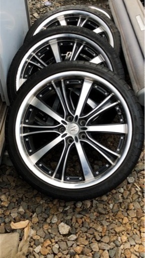 車のパーツ タイヤ、ホイール