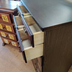 【愛品倶楽部柏店】 6段8杯ミドルチェスト アンティーク風取っ手付 の画像