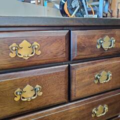 【愛品倶楽部柏店】 6段8杯ミドルチェスト アンティーク風取っ手付 の画像