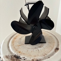 コロナストーブ、柵、ファンの画像