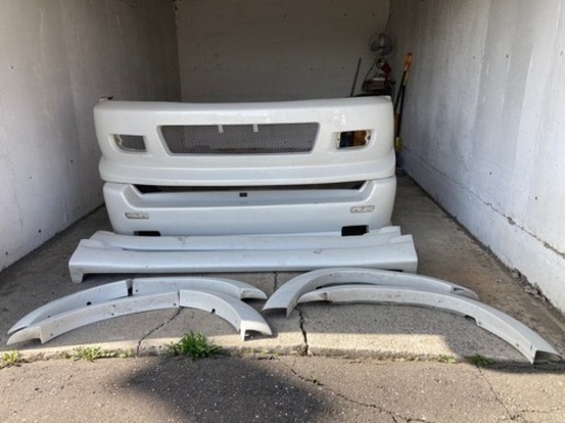 ●値下げ●トヨタ ランドクルーザー100 ランクル100  前後パンパー、サイドステップ、オーバーフェンダーのフルエアロセット  オートプラザミラノ製