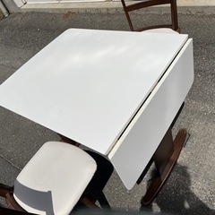 ダイニングテーブル 回転式ダイニングチェア2脚の画像