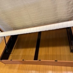 引取のみ　跳ね上げ式収納　セミダブルベッドの画像
