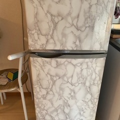 古めの冷蔵庫の画像