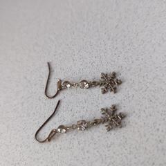 雪の結晶ピアス