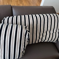 クッション大2個　カバークリーニング済の画像