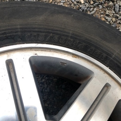 車のパーツ タイヤ、ホイール