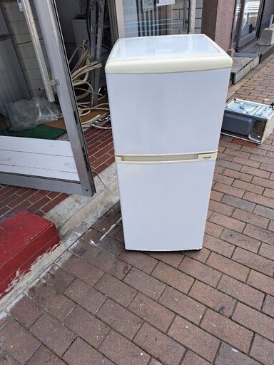 まだまだ現役です～写メ御覧ください。現状渡し東芝ツードア冷蔵庫2000円