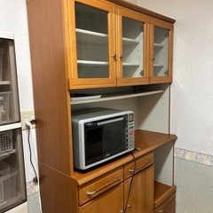 大きな食器戸棚