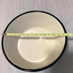 小型犬、猫、ご飯　お皿の画像