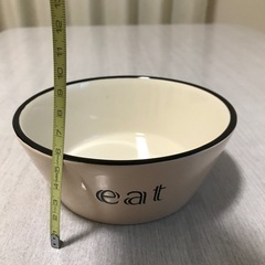小型犬、猫、ご飯　お皿の画像