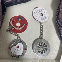 ドイツ土産のストールとキーホルダー2つの3点セットの画像