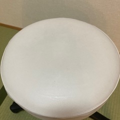 ネイル　エステ　スツール　椅子の画像