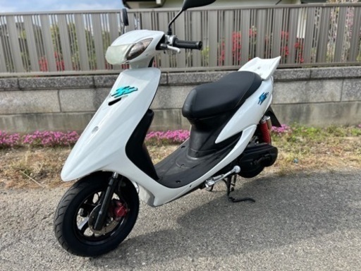 ジョグZRエボリューション.走行少なめ☆社外マフラー☆外装カウルキット・バッテリー・タイヤ・シートなどなど新品で快調です^_^