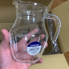 　ピッチャー、デキャンター、コップ、グラスの画像