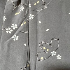着物　濃いグレー桜柄の画像