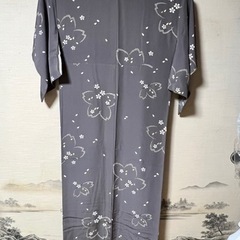 着物　濃いグレー桜柄の画像