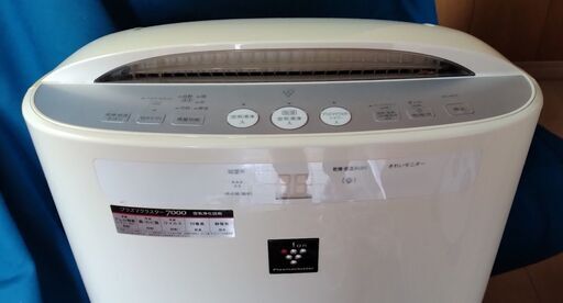 シャープ　加湿空気清浄機　KC-B70-W