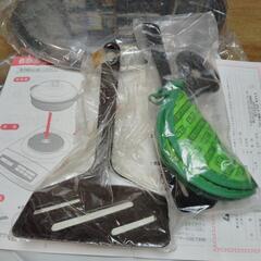 さらに値下げしました。これからの季節にいかがでしょうか?ホットプレート　未使用品　説明書付き　コンセントコード付き　ヘラ付き鍋つかみ付き　ステンレス蓋付き　の画像
