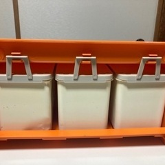 調味料入れ　レトロ　プラスチックの画像