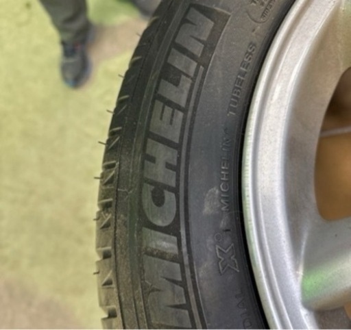 車のパーツ タイヤ、ホイール
