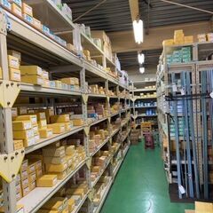 ネジ屋の事務（品出し作業等も行う内勤事務です）面接1回のみ！　資格問いません。の画像