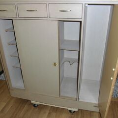 ジモティー限定価格！⭐ R230 高級ナチュラル家具 桐下駄箱 スライド開き 引き出し収納付き 幅117cm 中古品の画像
