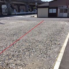 ※受付終了です。新潟市中央区沼垂東二丁目　縦列駐車場Ａ区画　縦列２台の砂利敷駐車場です。幅約３．５ｍ、奥行き約１３ｍありますので大型車両もじゅうぶんお停め頂けます。なおご近隣の方で６ヶ月～１年程度の短期利用者に限ります。数ヶ月以内の短期のご利用も大歓迎です。 - 不動産