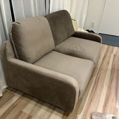 Lowya 丸っこデザインのコンパクトソファ