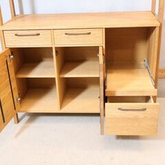 MOMO natural(モモナチュラル)のUNITのカップボードです。ナチュラルな