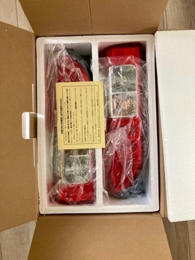 【ハイエース】純正リアライト