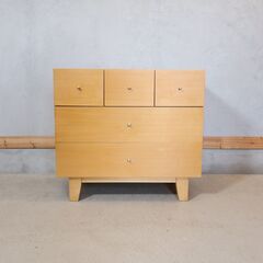 unico(ウニコ)で取り扱われていたMIO(ミオ)ミドルチェスト。ブナ無垢材を使用したシンプルな洋タンスは北欧スタイルやナチュラルテイストのインテリアとの相性抜群！丸みのあるハンドルがアクセントに！の画像