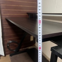 パソコンデスクの画像