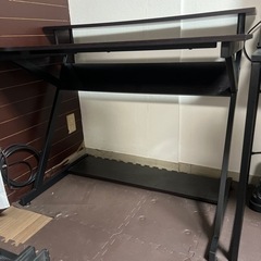 パソコンデスクの画像