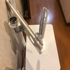 壁寄せ　テレビキャスターの画像