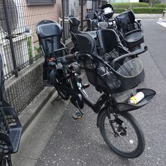 ｄ33🌀🟢🔴土日もお子様と土足のまま、いろいろなタイプの電動自転車のご試乗可能です。  🌕️🟢電動自転車・リサイクル専門店　🔵🔴　ご試乗をしてから、ご購入できます。  🔴２０インチ、チャイルドシート、２人乗り、３人乗り、１人乗り電動自転車  🔴🔵バカ良心的な電動自転車屋🔴１００日間・安心の無料点検・🌕️無料交換保証サービス付き  🟢後ろチャイルドシートを大きめのかごに変更のオプション無料です。  🔴バッテリーは新品の９０％以上の性能です。  🟣１回の充電で３０Ｋｍ程度走行可能の画像