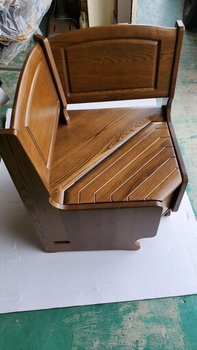 新品！日本製　木の椅子　おしゃれなデザインです。
