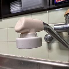 浄水器のアダプターを外してください - 手伝って/助けて