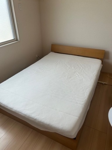 ダブルベッド　マットレス　ベッドフレーム　マットレスパッド